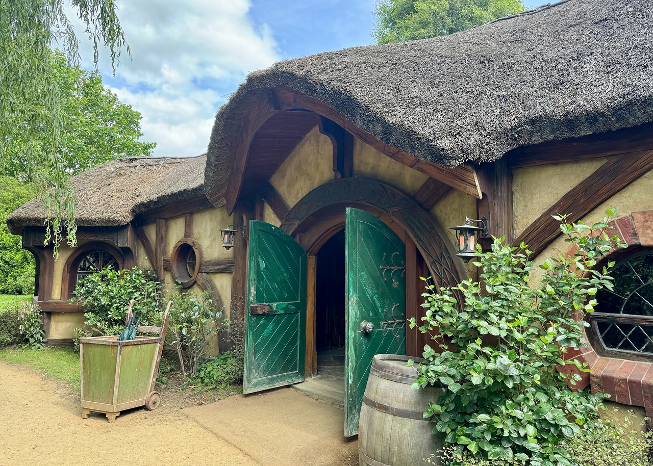 Green Dragon Inn beside the water at the Hobbiton Movie Set.